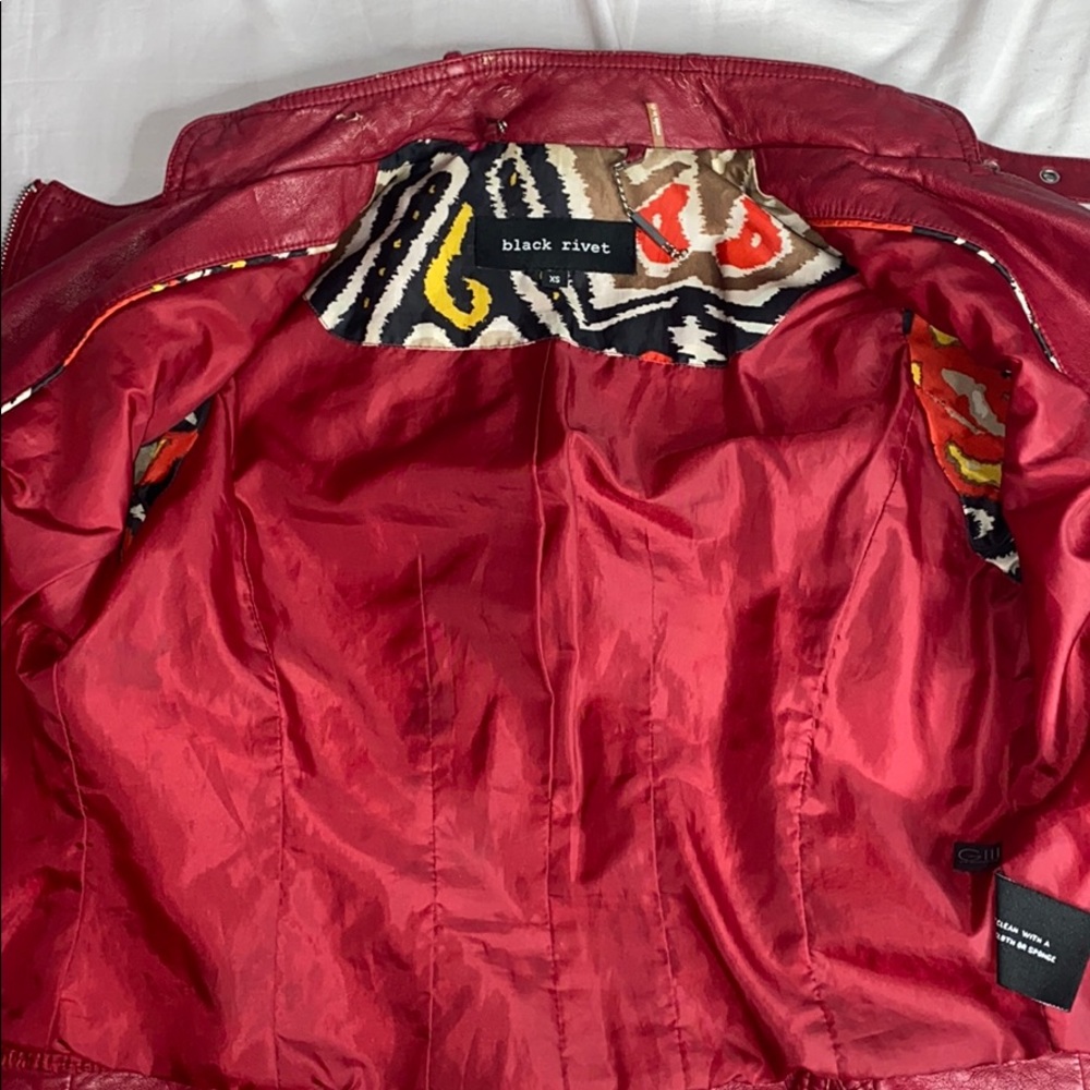 Red leather jacket - Picture 5 of 10